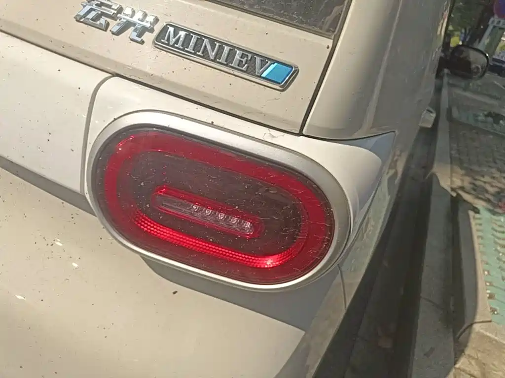 Wuling MINIEV — миниатюра 8