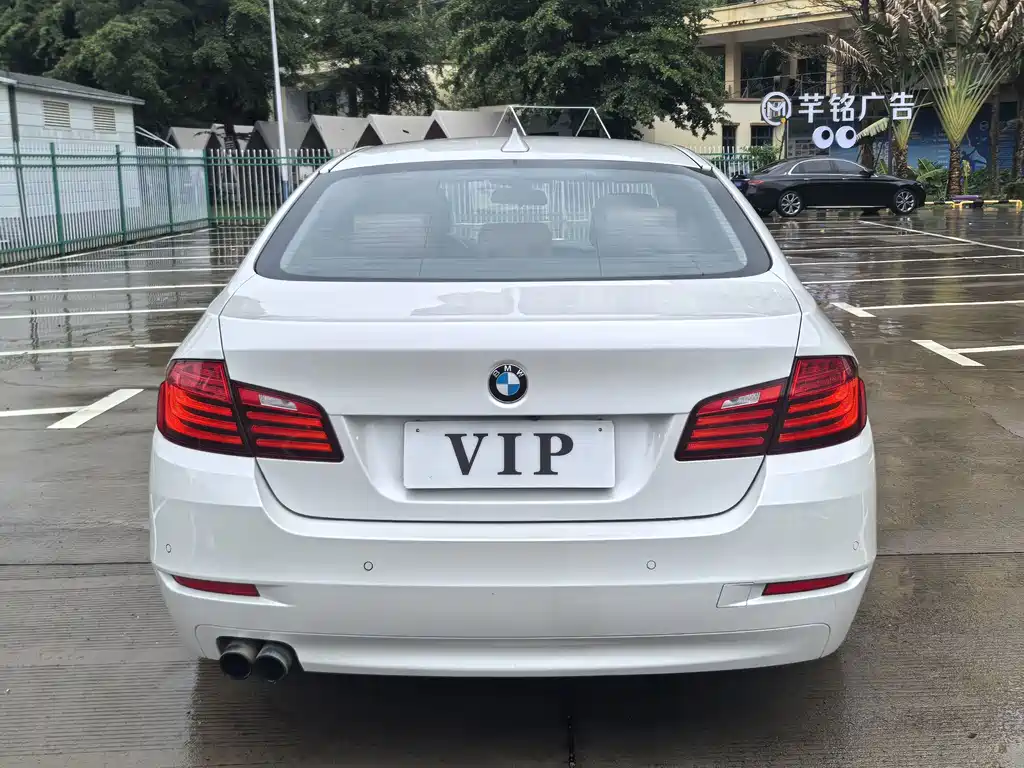 BMW 5 Series — миниатюра 6