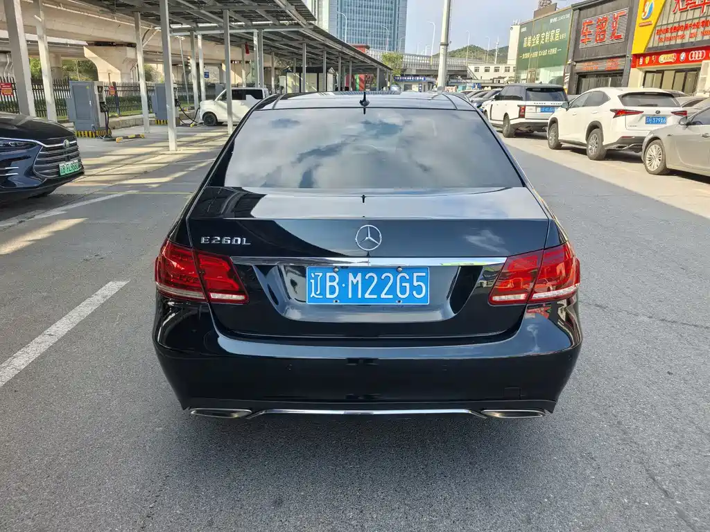 Mercedes-Benz E-Class — миниатюра 8