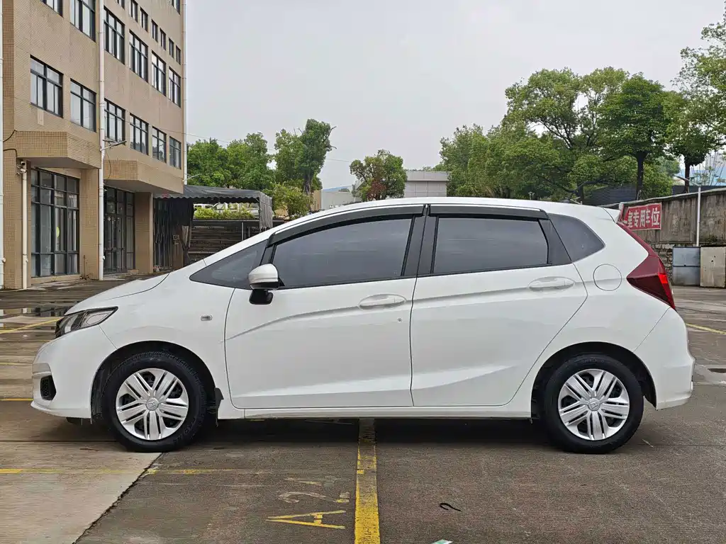 Honda Fit — миниатюра 5