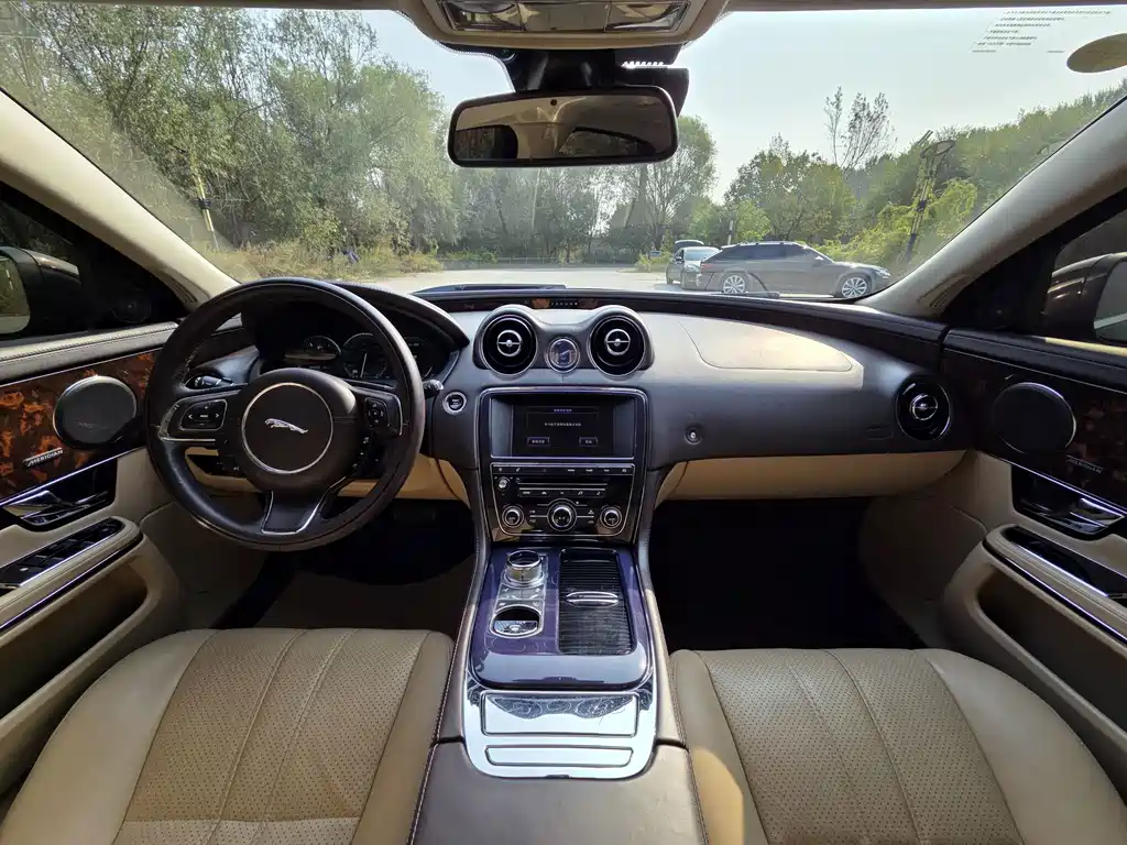 Jaguar XJ — миниатюра 9