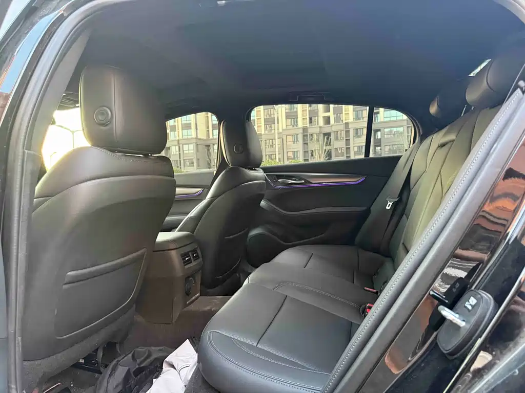 Cadillac CT5 — миниатюра 6
