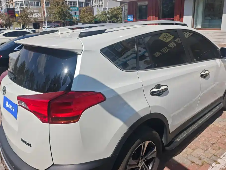Toyota RAV4 — миниатюра 3