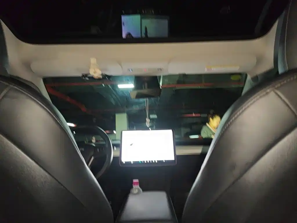 Tesla Model Y — миниатюра 14