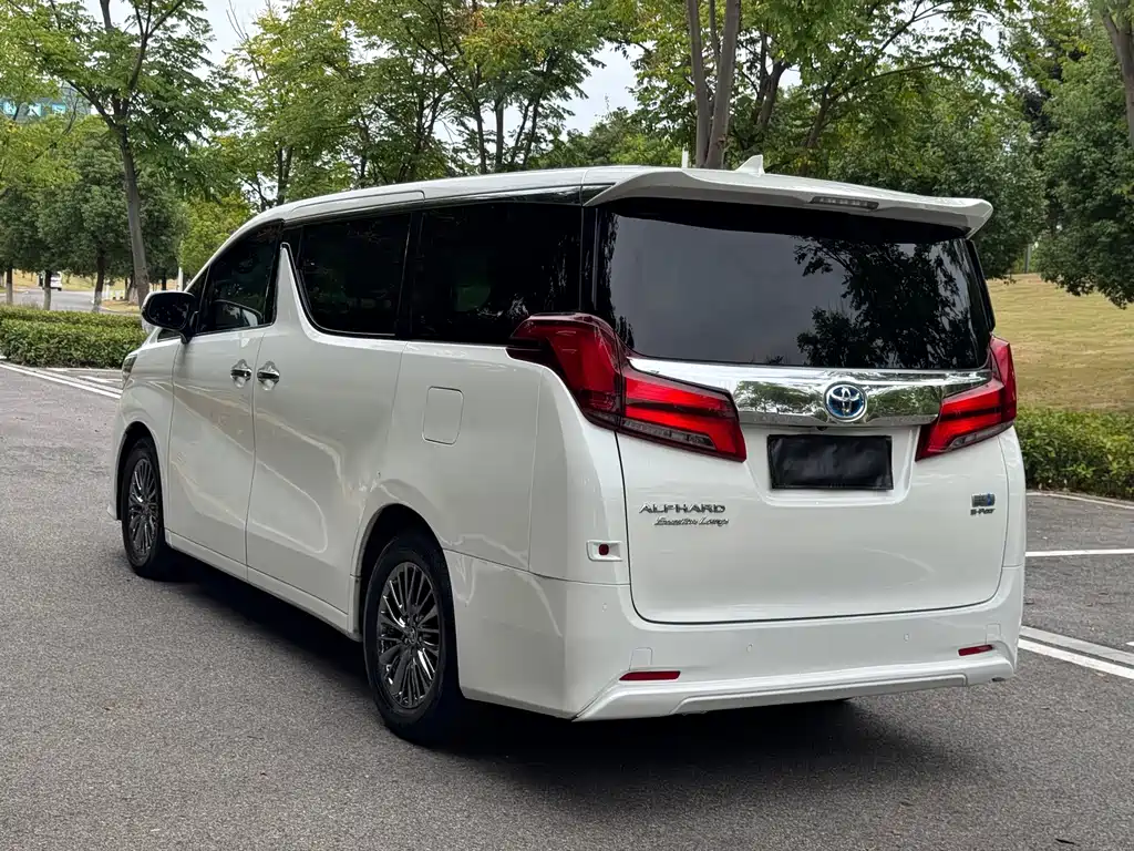 Toyota Vellfire — миниатюра 6