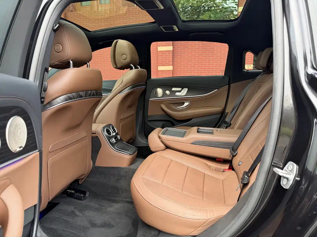 Mercedes-Benz E-Class — миниатюра 14