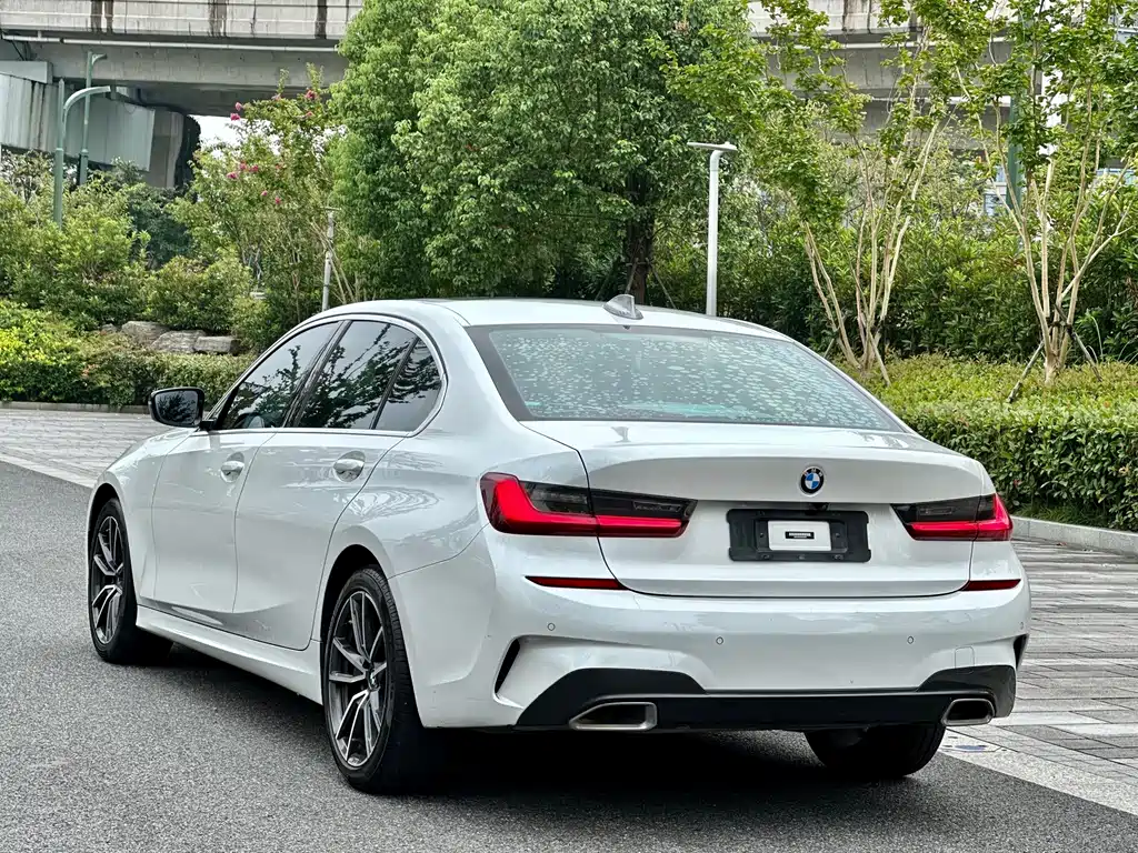 BMW 3 Series — миниатюра 4