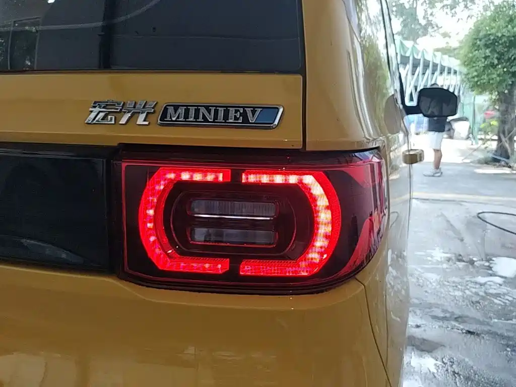 Wuling MINIEV — миниатюра 8