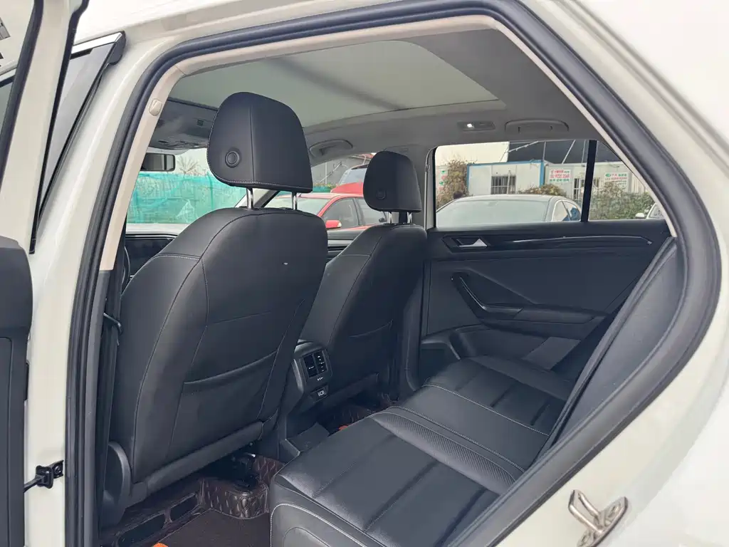 Volkswagen T-Roc — миниатюра 7