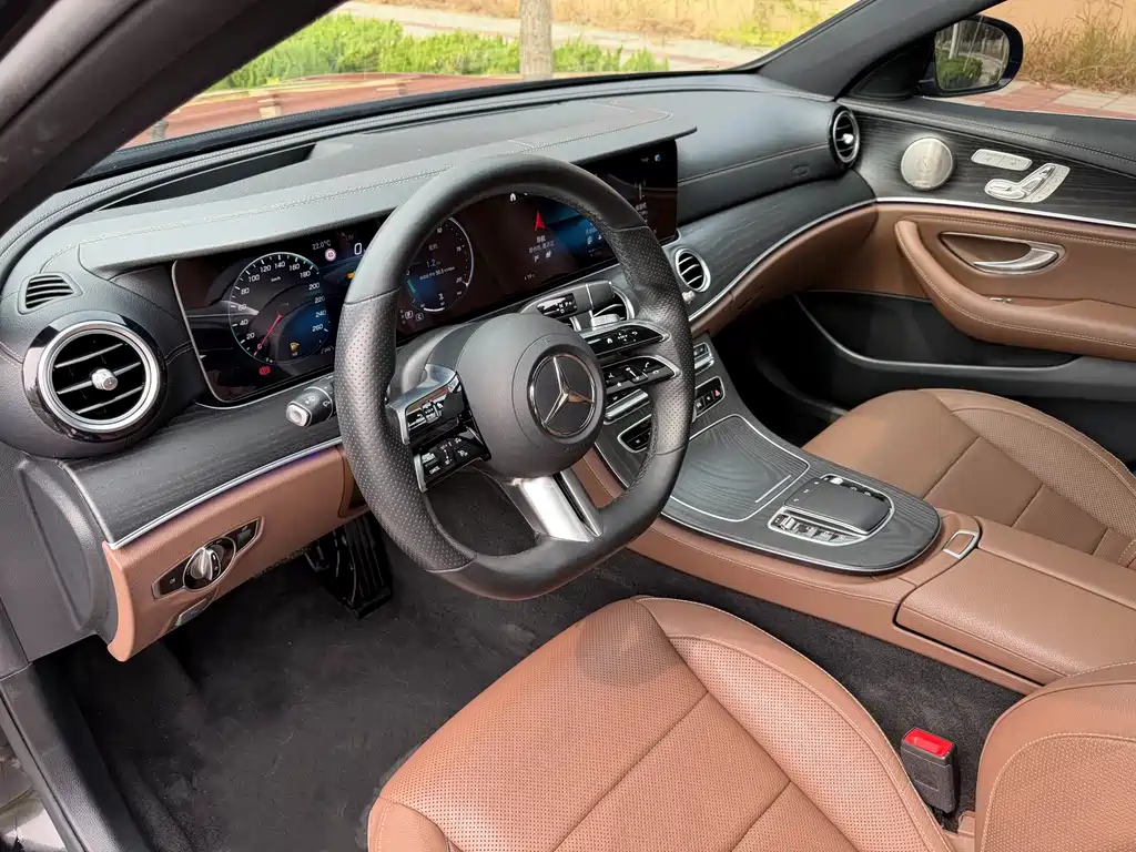Mercedes-Benz E-Class — миниатюра 17
