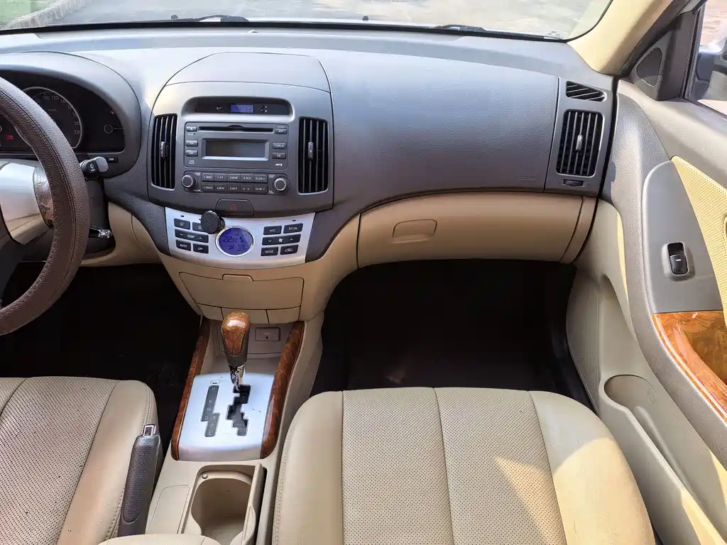Hyundai Elantra — миниатюра 12