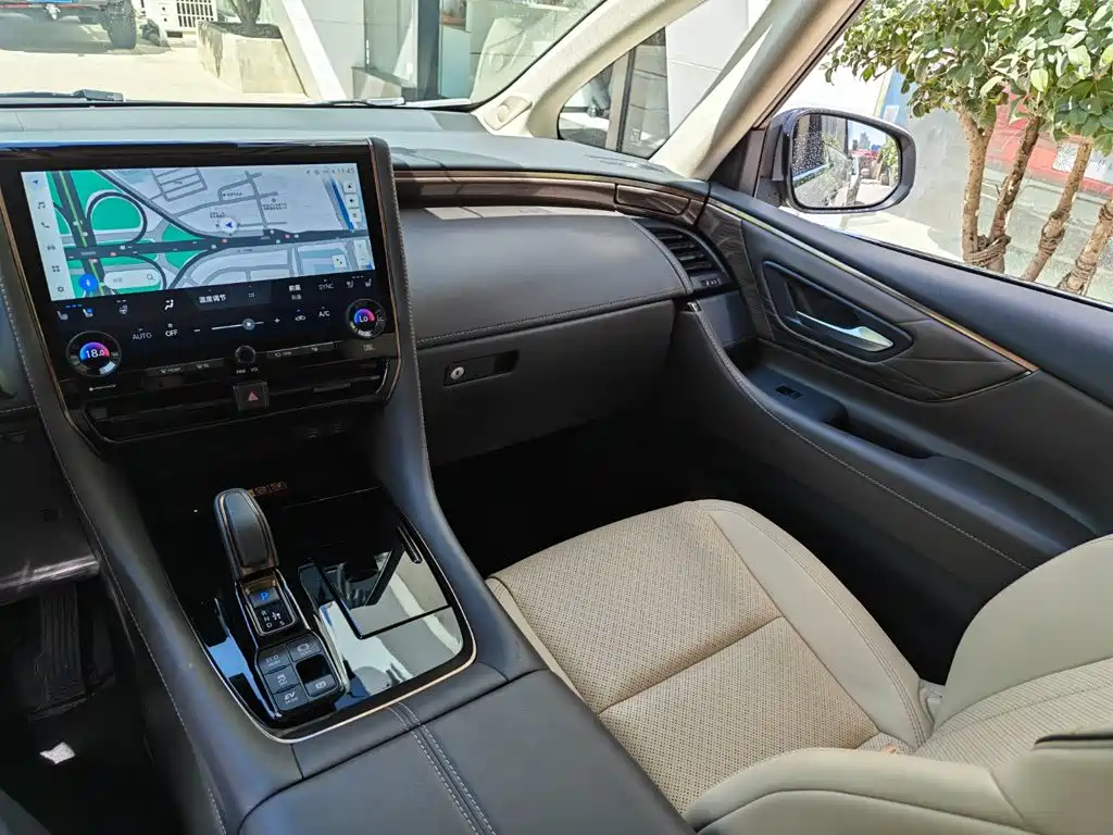 Toyota Vellfire — миниатюра 12