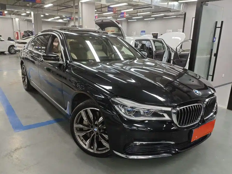 BMW 7 Series — миниатюра 2