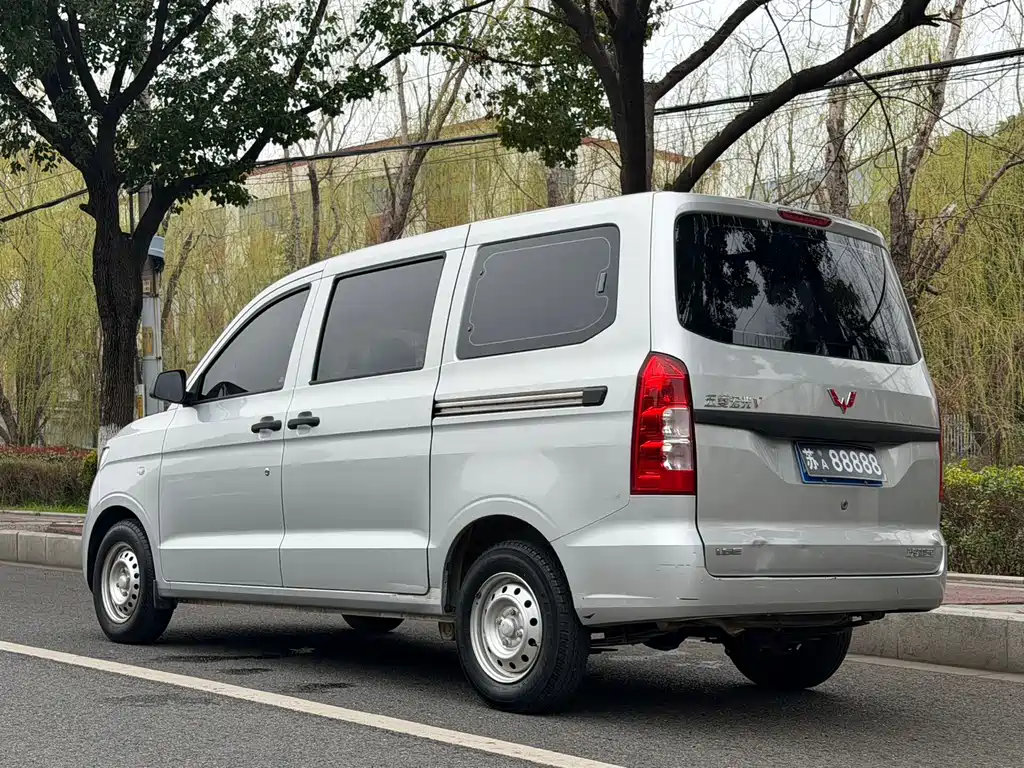 Wuling Hongguang V — миниатюра 4
