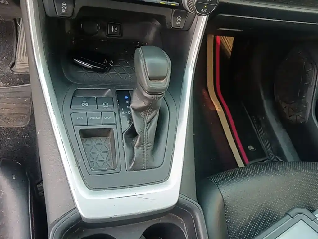 Toyota RAV4 — миниатюра 14