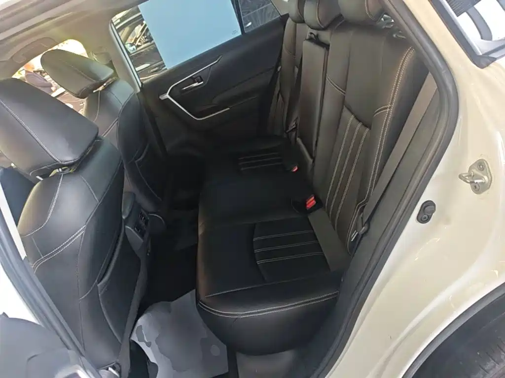Toyota RAV4 — миниатюра 17
