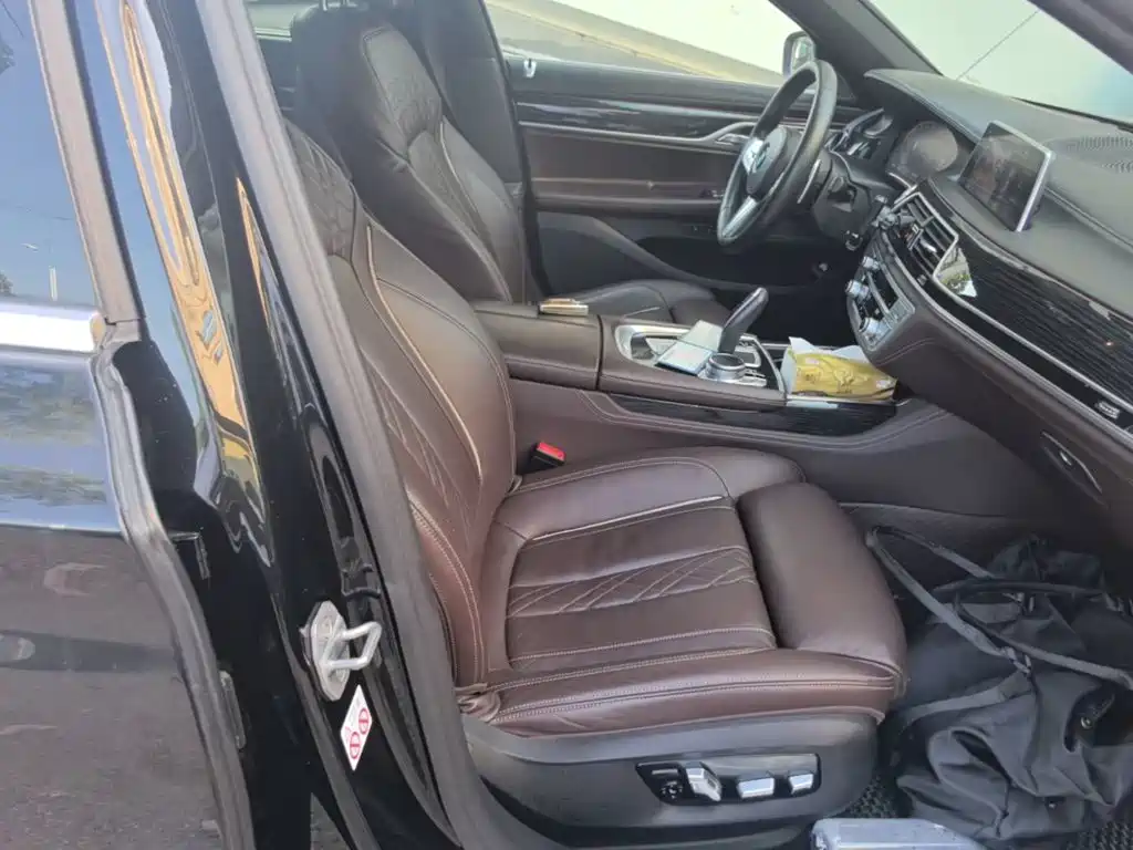 BMW 7 Series — миниатюра 25