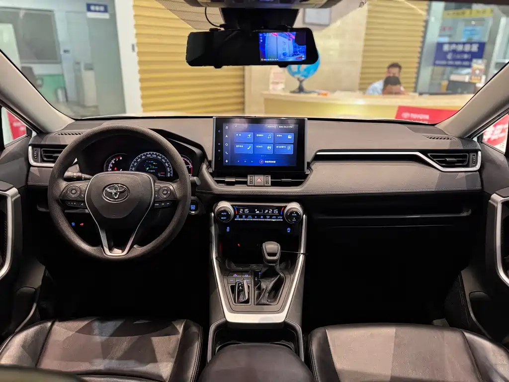 Toyota RAV4 — миниатюра 13