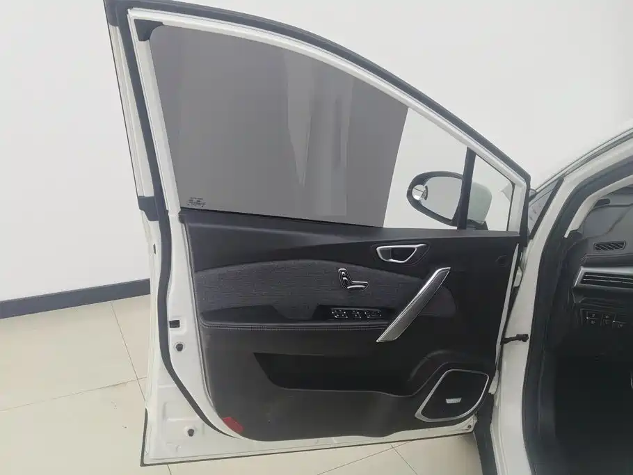 BAIC EX3 — миниатюра 7