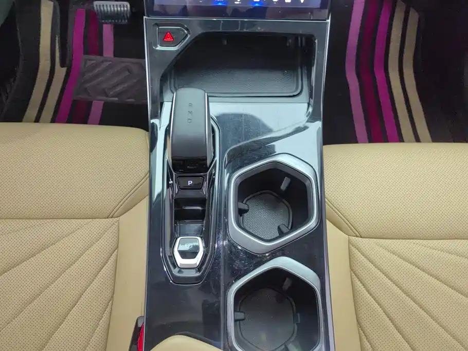 Geely Boyue L — миниатюра 16