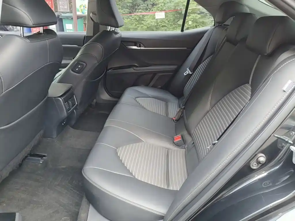 Toyota Camry — миниатюра 17