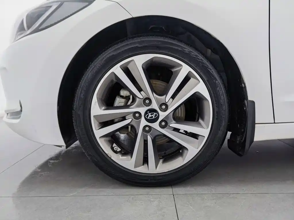 Hyundai Elantra — миниатюра 17