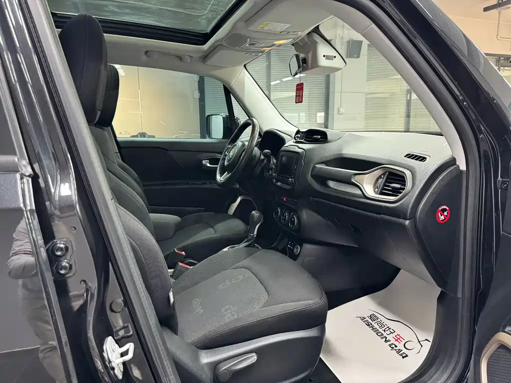 Jeep Renegade — миниатюра 10