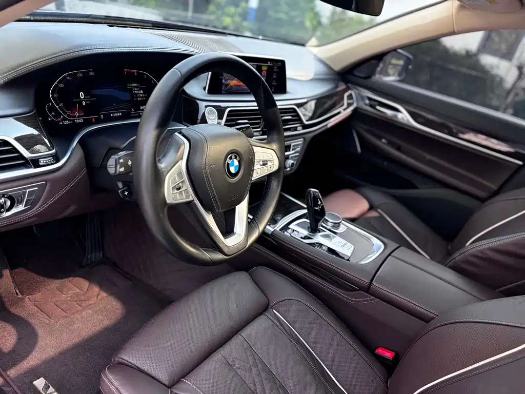 BMW 7 Series — миниатюра 8