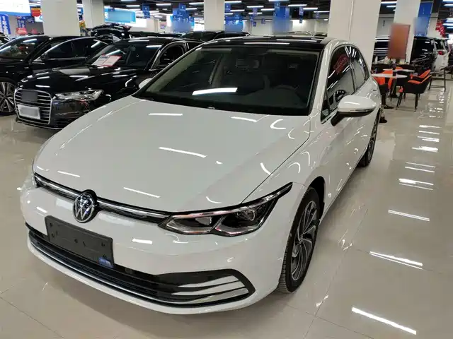 VOLKSWAGEN GOLF 2024