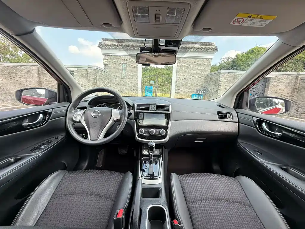 Nissan Tiida — миниатюра 5