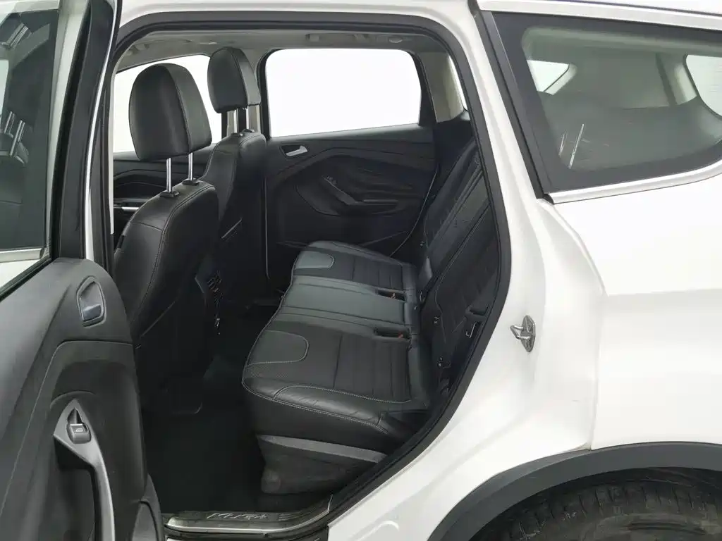 Ford Kuga — миниатюра 15