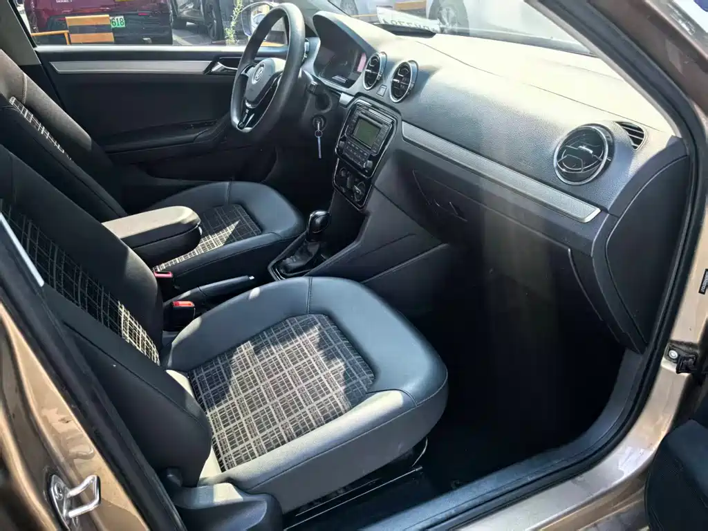 Volkswagen Jetta — миниатюра 8