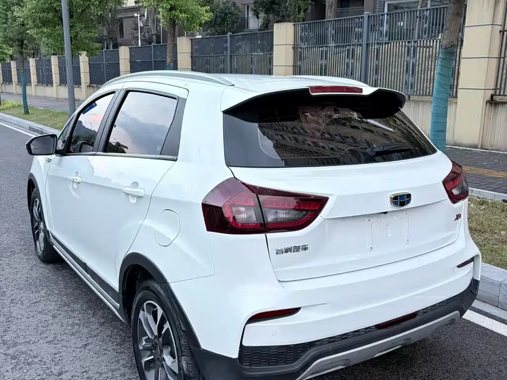 Geely Vision X3 — миниатюра 7