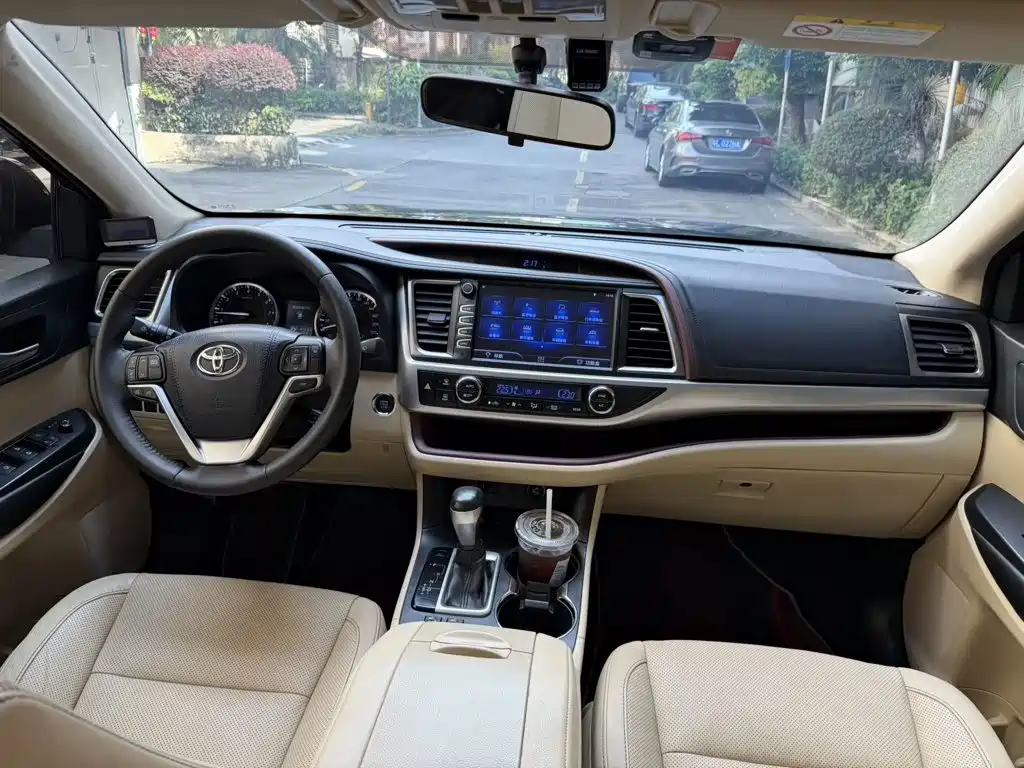 Toyota Highlander — миниатюра 9