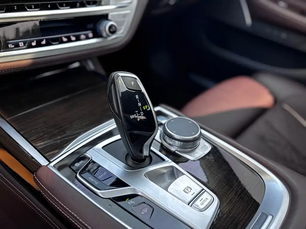 BMW 7 Series — миниатюра 19