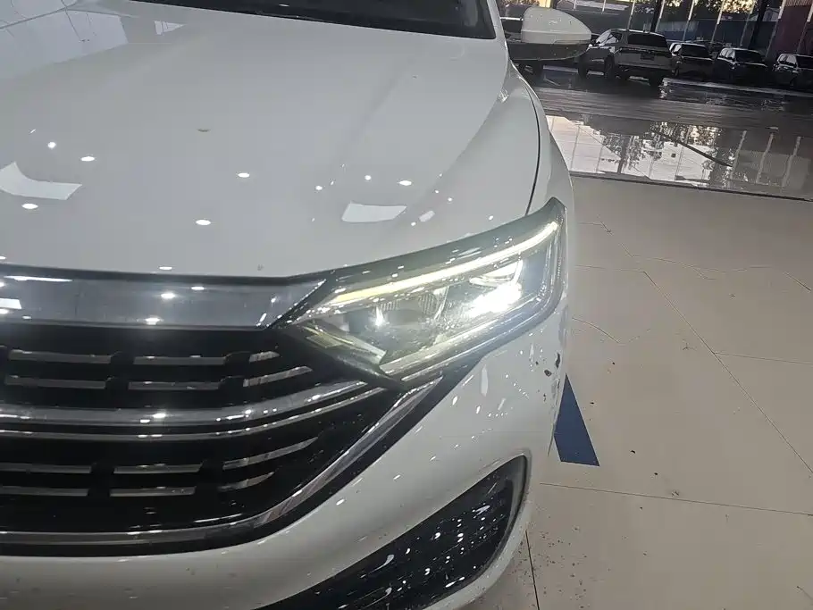 Volkswagen Sagitar — миниатюра 5