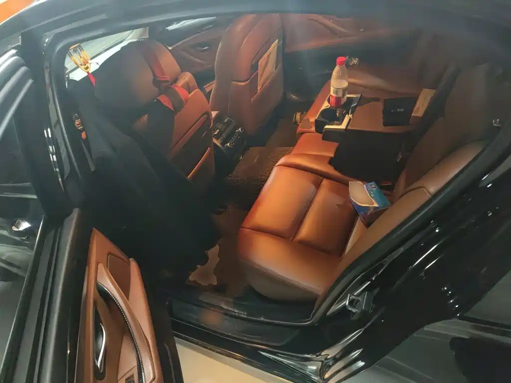 BMW 5 Series — миниатюра 13