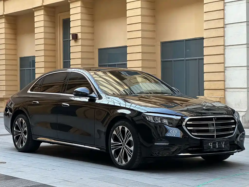 Mercedes-Benz E-Class — миниатюра 2
