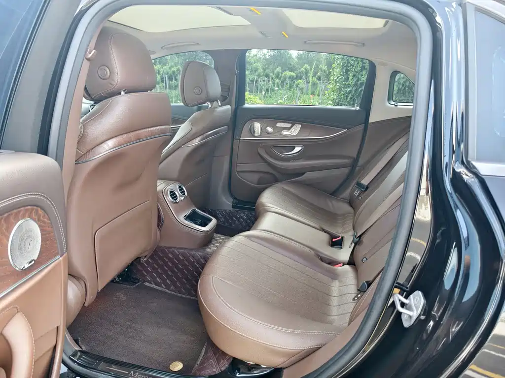 Mercedes-Benz E-Class — миниатюра 5
