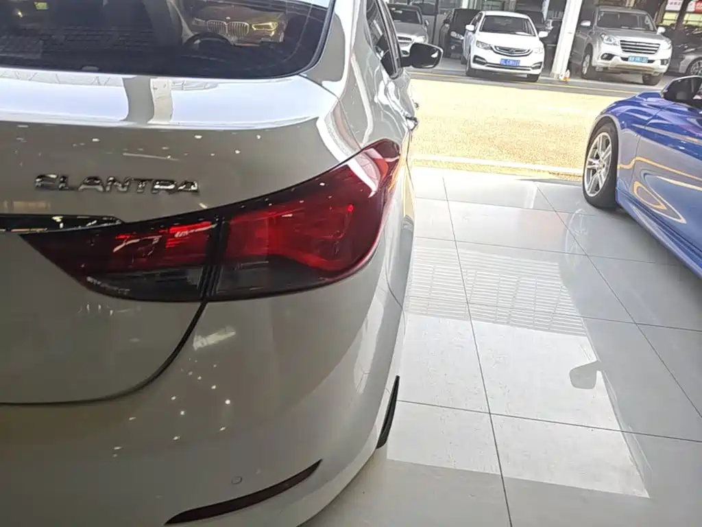 Hyundai Elantra Langdong — миниатюра 8