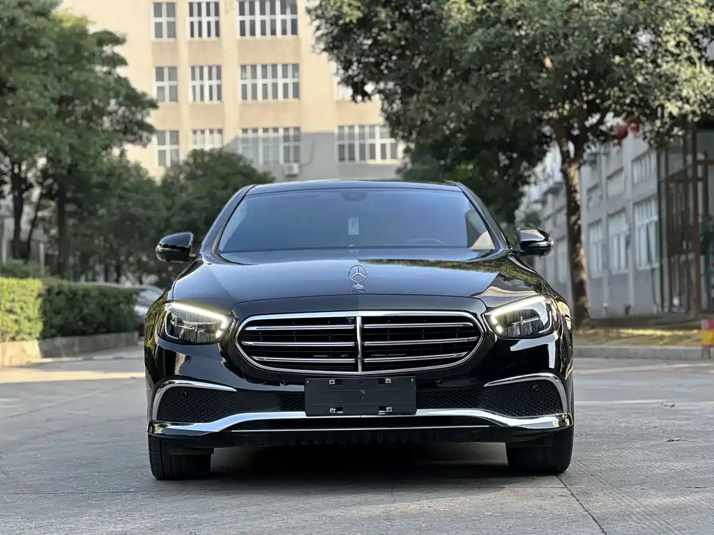 Mercedes-Benz E-Class — миниатюра 2