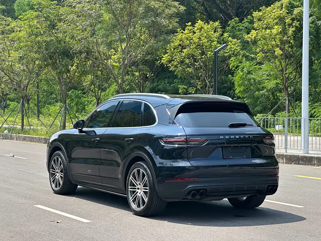 Porsche Cayenne — миниатюра 7