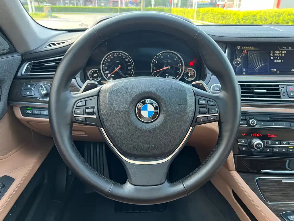 BMW 7 Series — миниатюра 15