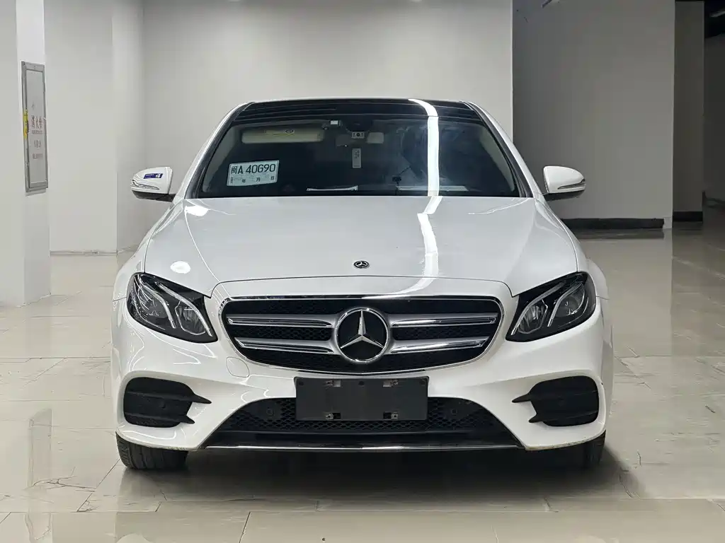 Mercedes-Benz E-Class — миниатюра 2