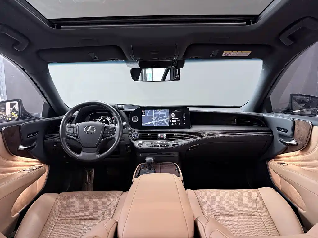 Lexus LS — миниатюра 13