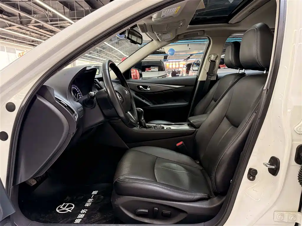 INFINITI Q50L