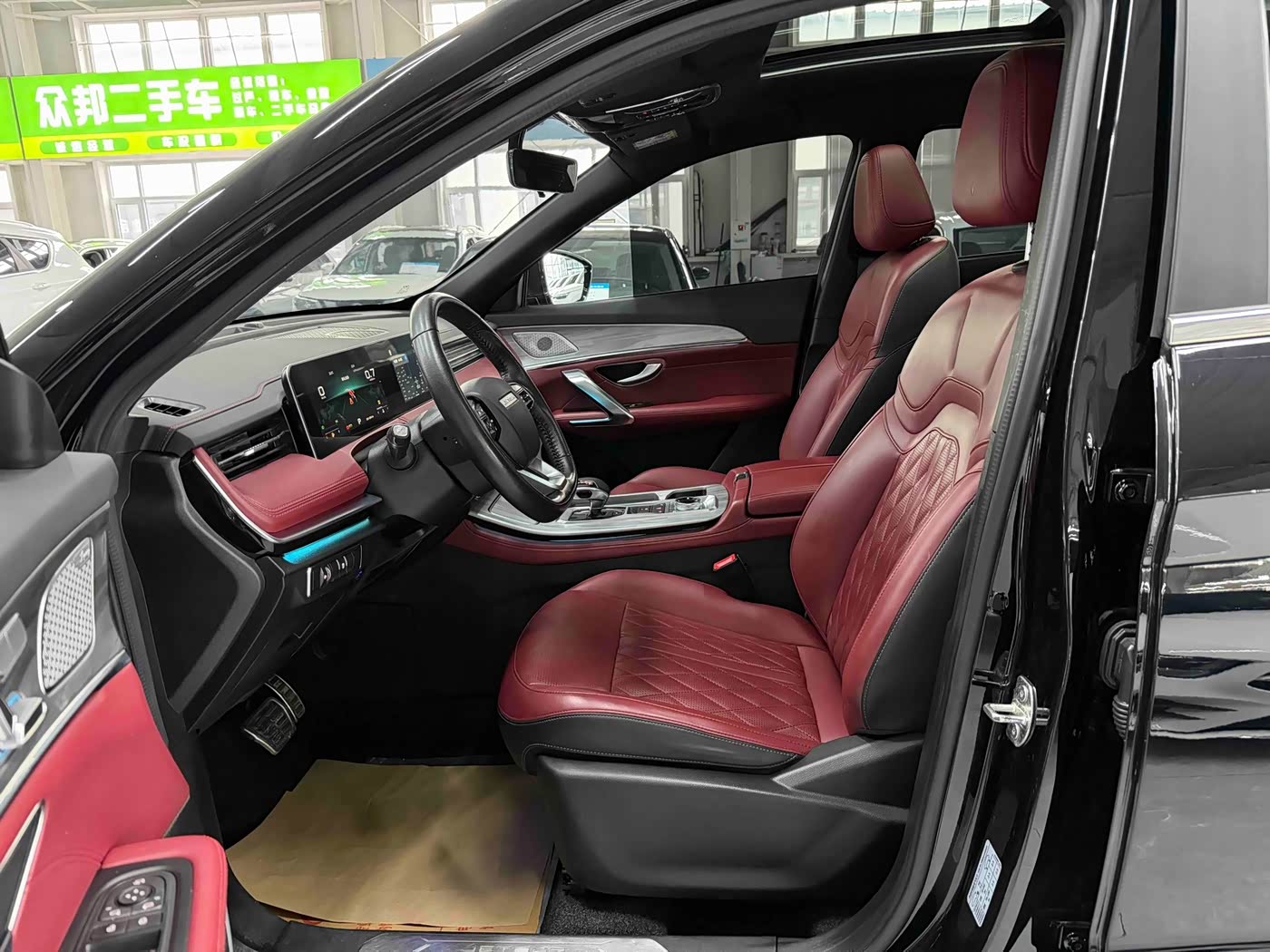 Jetour Jetour X70 PLUS 1.5 л 2023 г. Чёрный, пробег 42000 км