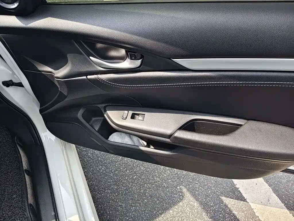 Honda Civic — миниатюра 10