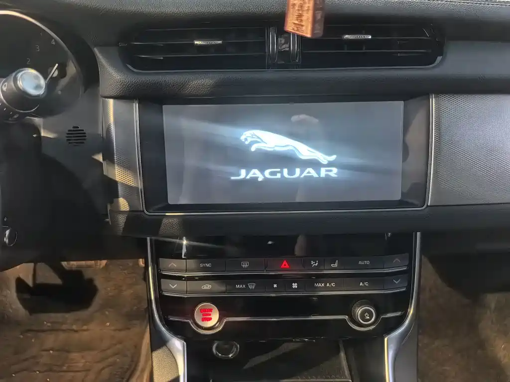 Jaguar XFL — миниатюра 16