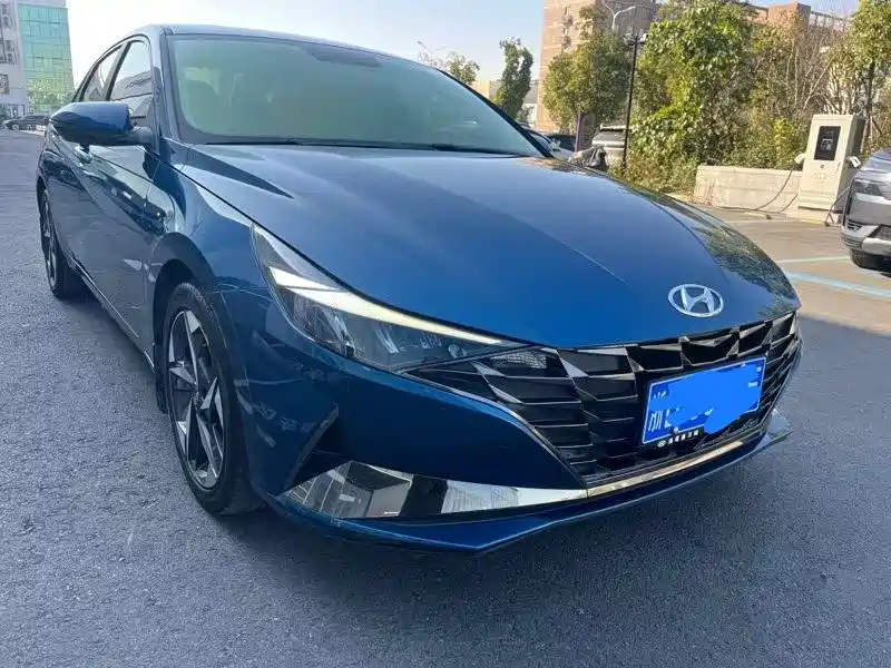 HYUNDAI ELANTRA